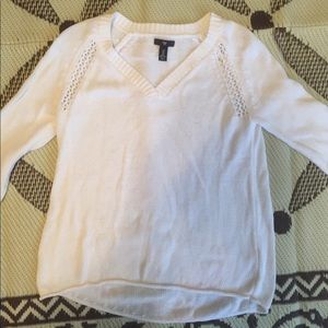 Gap knit v-neck sweater- size med.
